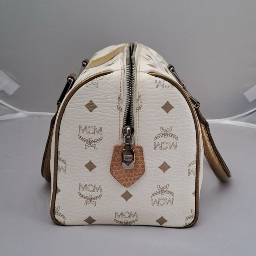 🩶▪️MCM▪️ white  Visetos Lion Princess Boston Bag ✨️🤍 - Picture 3 of 8